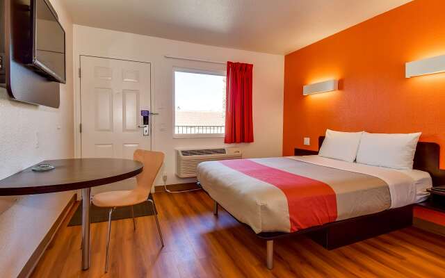 Motel 6 Riverside, CA - South