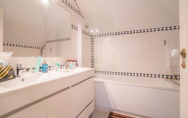 Blue Boutique Hostel & Suites