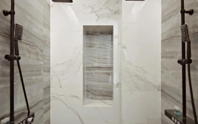 Modern Classic 2 bedroom apartment near Most City