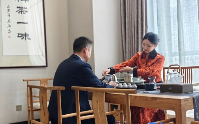 Zhengzhou East Railway Station E-unit  International Hotel – People – Zhengzhou