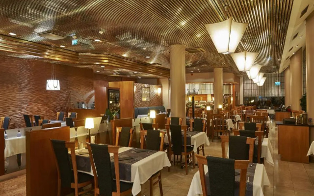 Holiday Inn Helsinki - Vantaa Airport by IHG