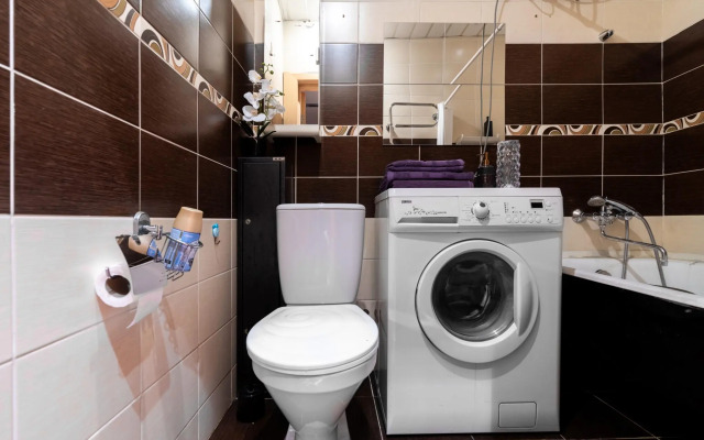 Bon voyage на улице Судакова