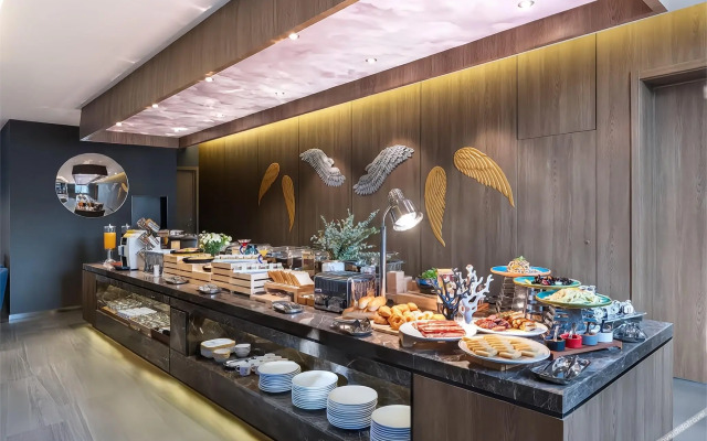 Orange Hotel  (Shanghai Hongqiao Railway Station Store)