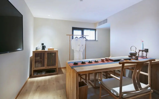 Qianna Yingtang Hotel