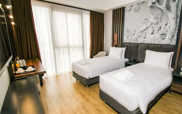 S Class Hotel Convention Center