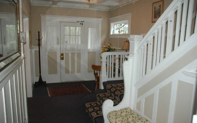 Cambie Lodge B&B