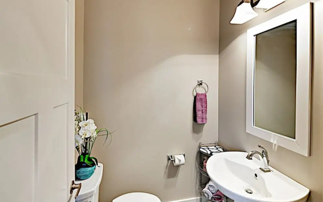 Modern WeHo Apt 8 - 3 Br Townhouse