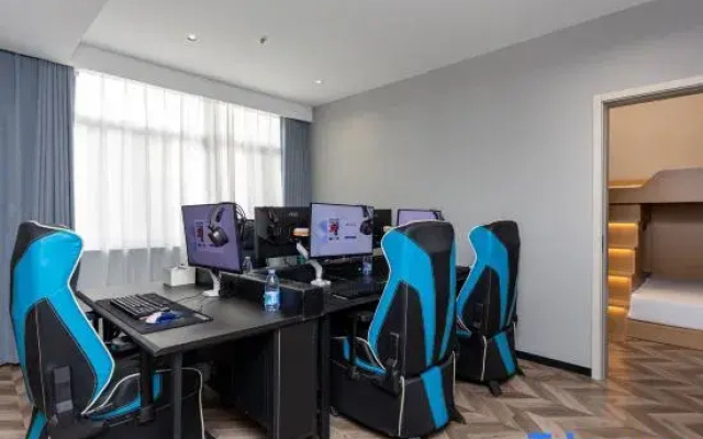 Netfish E-sports Hotel (Shanghai Tongji Hospital Xincun Road Subway Station Branch)