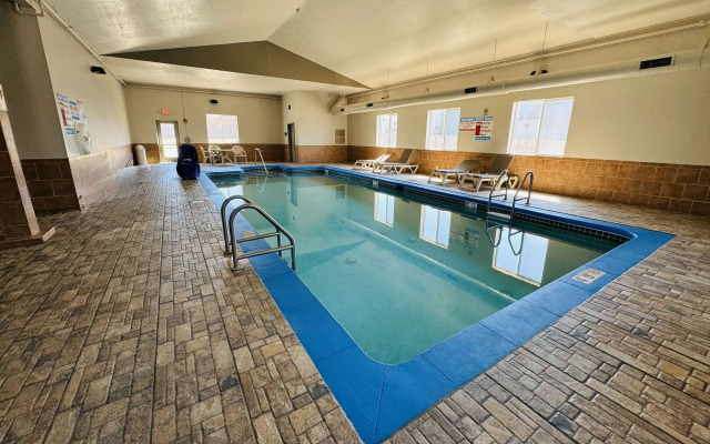 Days Inn & Suites by Wyndham Cedar Rapids