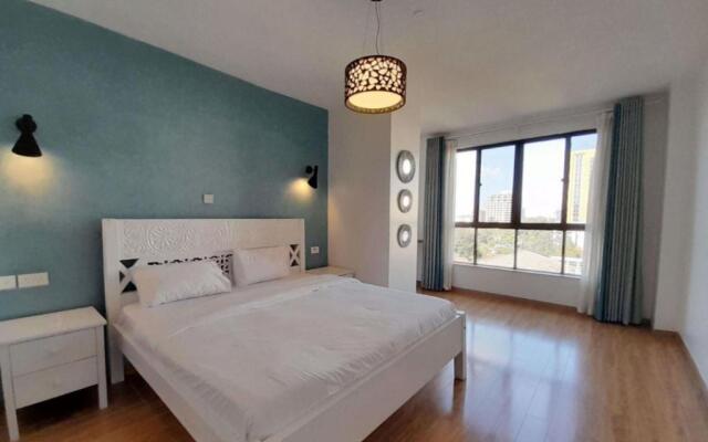 Spacious 2 Bedroom Serviced Apartment with Pool