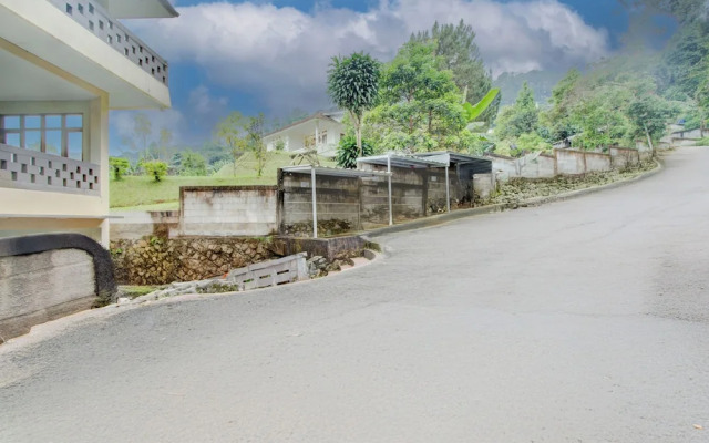 OYO 94582 Villa Beringin Puncak