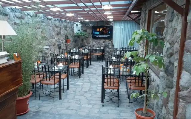 Hotel La Colina