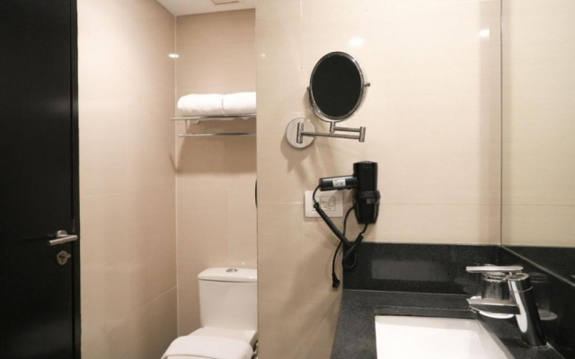 MCollection - Stay Across NAIA Terminal 3 in Newport City