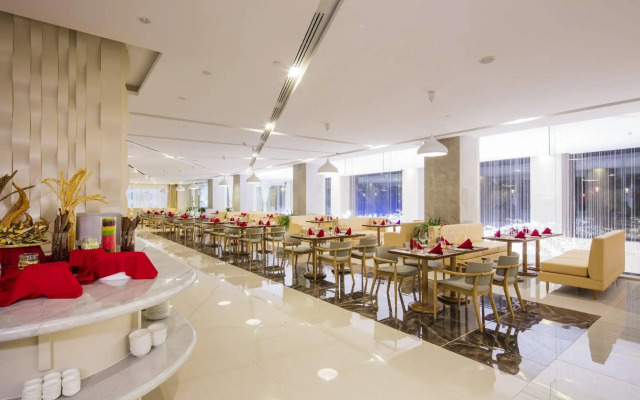 Diamond Bay Condotel