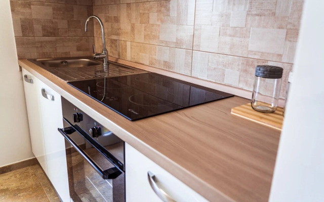 Golden Hotel & Apartments