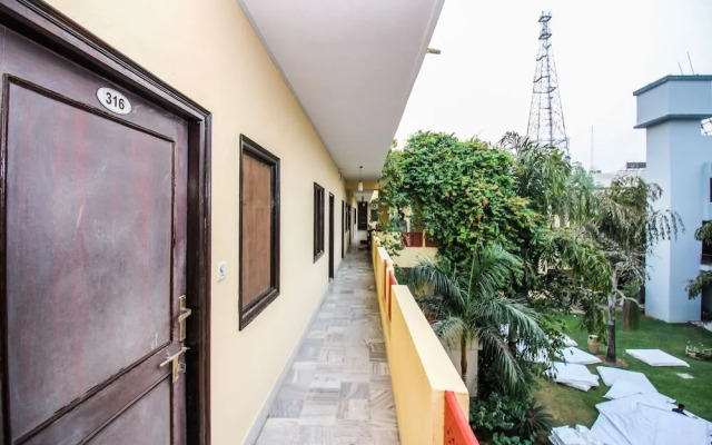 OYO Flagship 22531 C Scheme Ashok Nagar