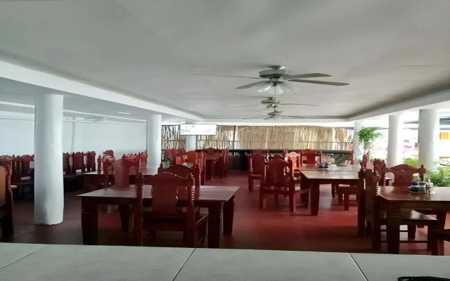 Palm Grove Saud Holiday Complex Hotel