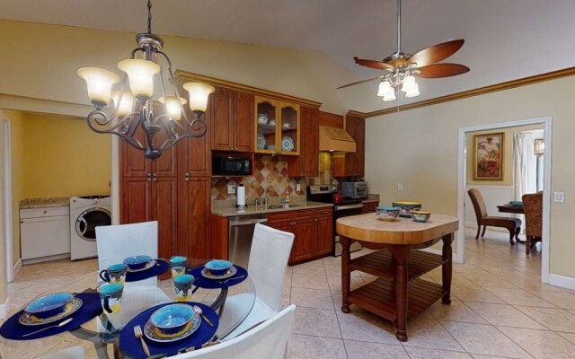 Sarasota Bay Pool Home