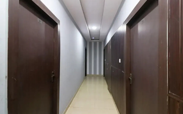 OYO 29127 Hotel Crown Tower