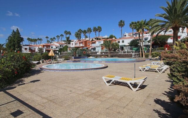 Nice house with heated pool and tennis course