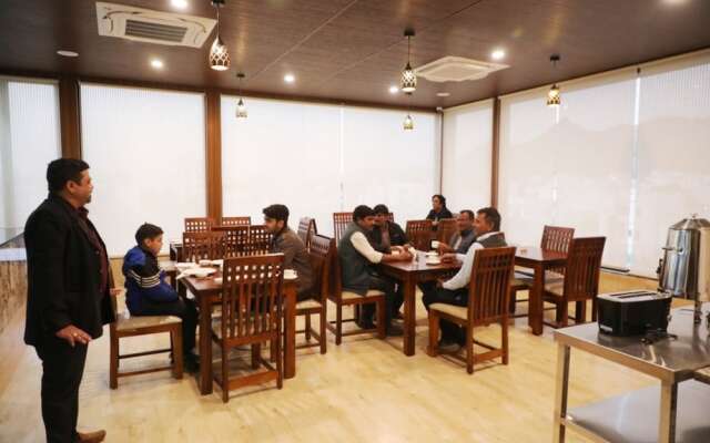 Pine Regency - Aravali's Peak view