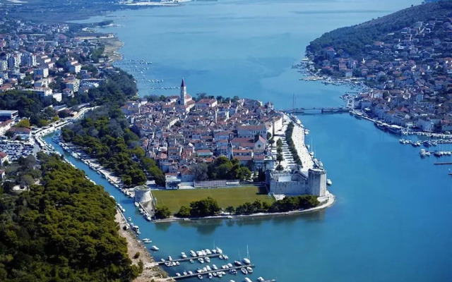 Apartment With one Bedroom in Trogir, With Enclosed Garden and Wifi