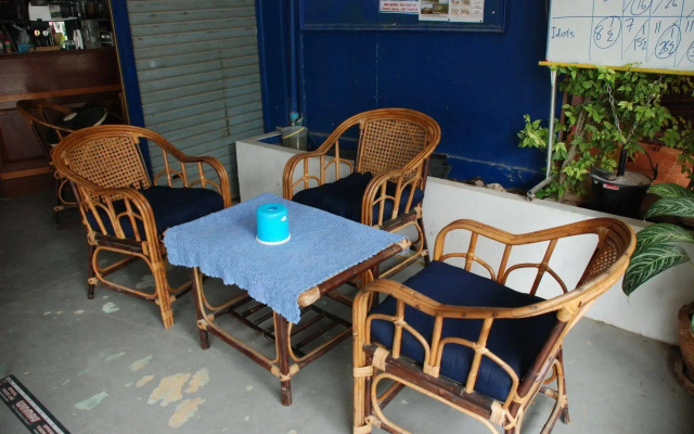 Blue Lagoon Guest House and Bar
