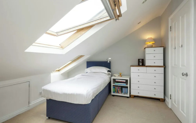 Winchendon Road by Onefinestay