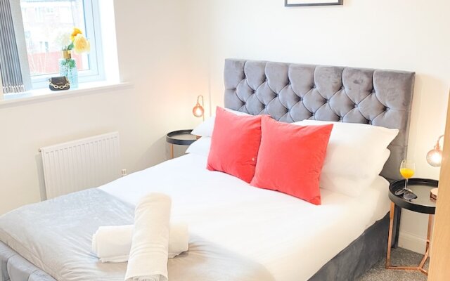 Tudors eSuites Luxury House Garden