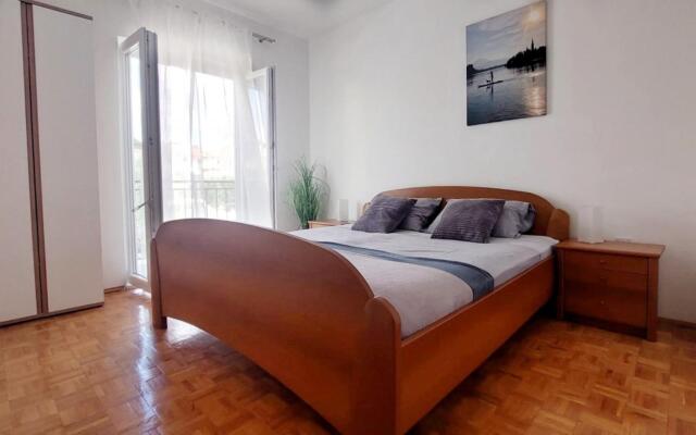 Janina - Comfortable - A1