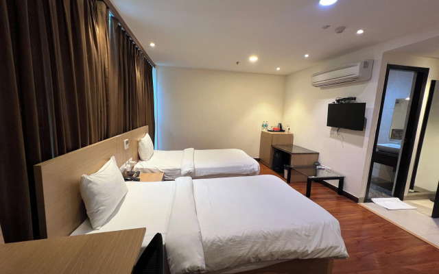 Hyphen Business Hotel