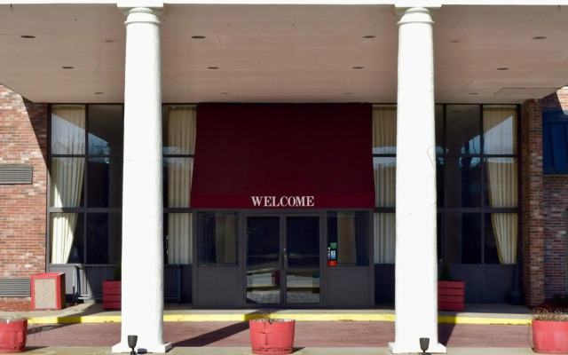 Mystic River Hotel & Suites Near Casinos