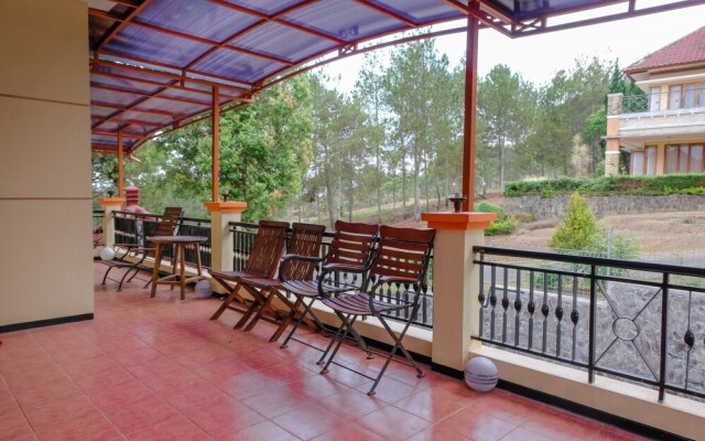 Villa Anggur Panderman by OYO Rooms