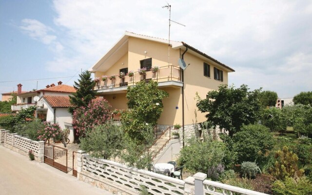 Beautiful Apartment in Umag With 3 Bedrooms and Wifi