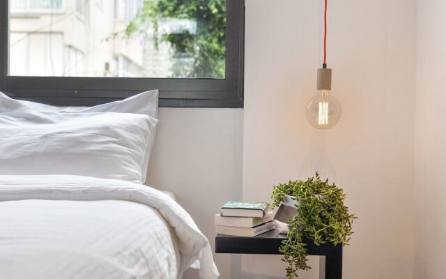 London in Tel Aviv - stay at my place