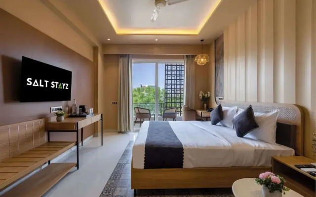 Saltstayz Premier - Sector 50 & Golf Course Ext Road