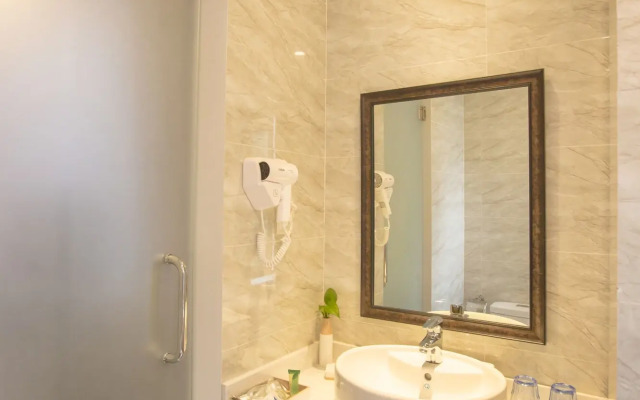 Dinh Ami Hanoi Hotel