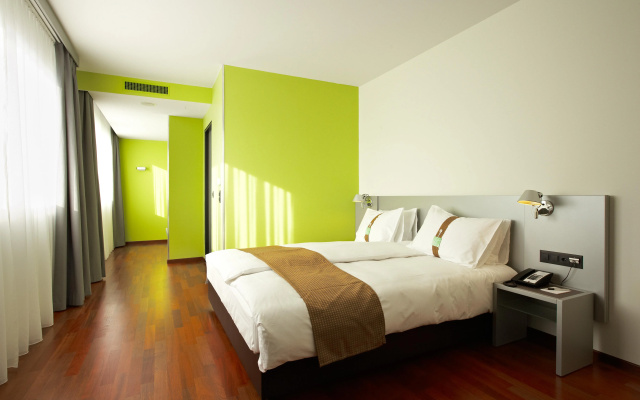 Holiday Inn Zurich - Messe by IHG