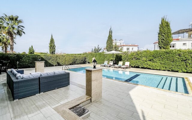 Villa With Private Pool and Backyard in Lapta