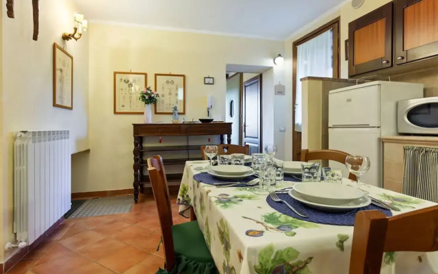 Quaint Holiday Home in Siena with Hot Tub