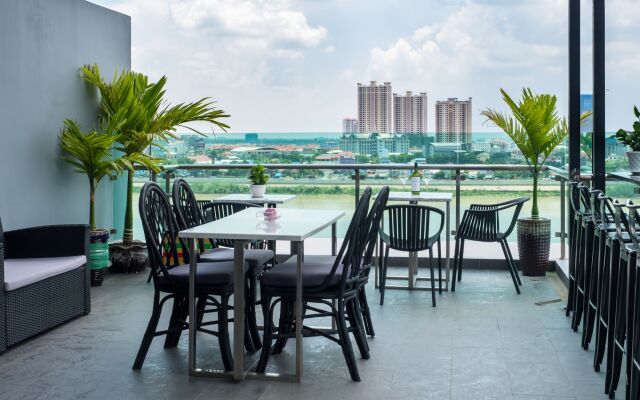 Nou's River Hotel