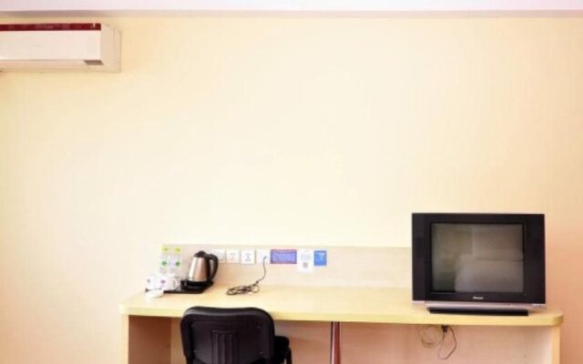 Hanting Express Dezhou Train Station