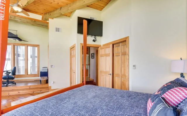 Oceanfront Home w/ Beach Access in Galveston
