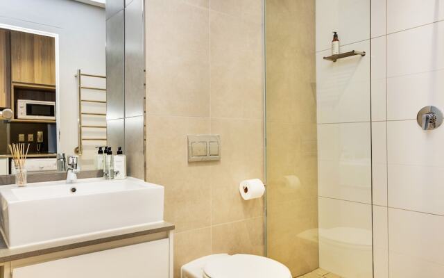 City View Balcony Apartment 908