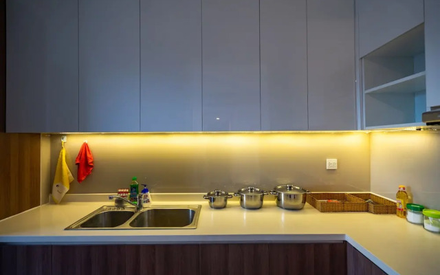 Infinity Edge Pool Rivergate