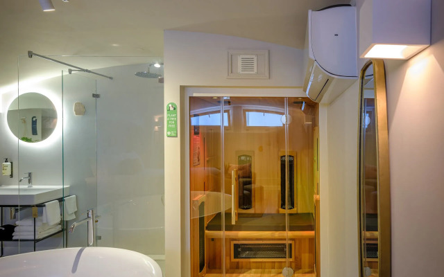 FINCH Boutique Hotel