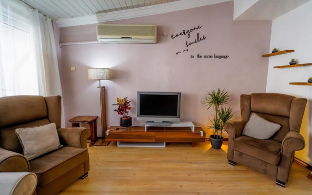 Serene and Central Flat With Balcony in Muratpasa