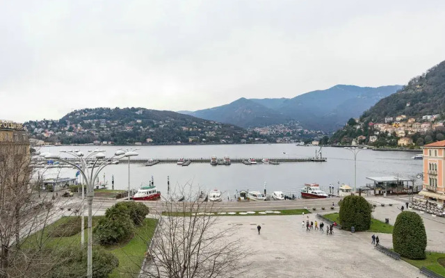 Piazza Cavour Lake View