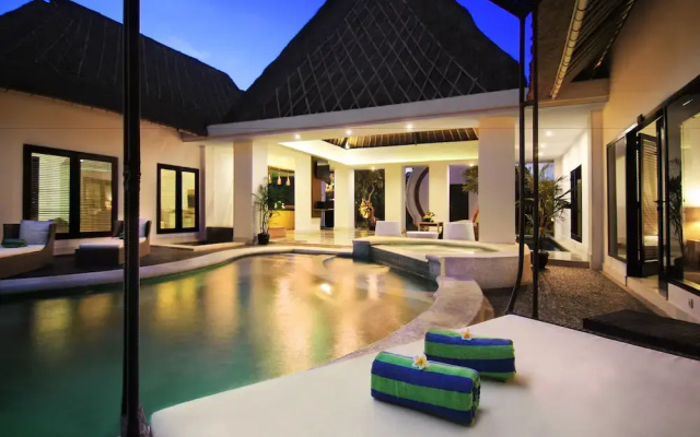 Villa Seminyak Lagoon And Spa