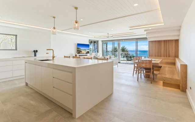 La Mer Apartment #10 – Guest Rooms – Hastings Street